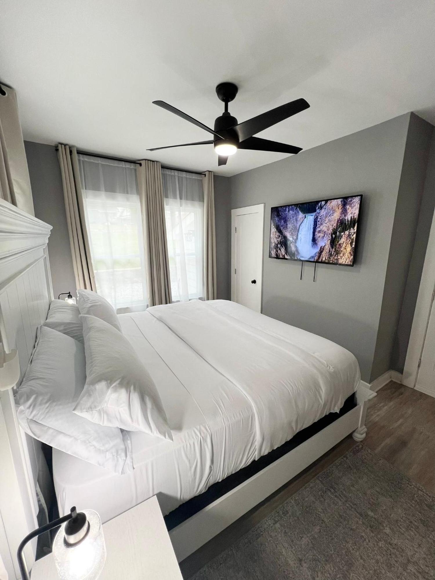 Charming 2br 2ba 10 Min Dt Airport By Lsp Homes Ferienhaus