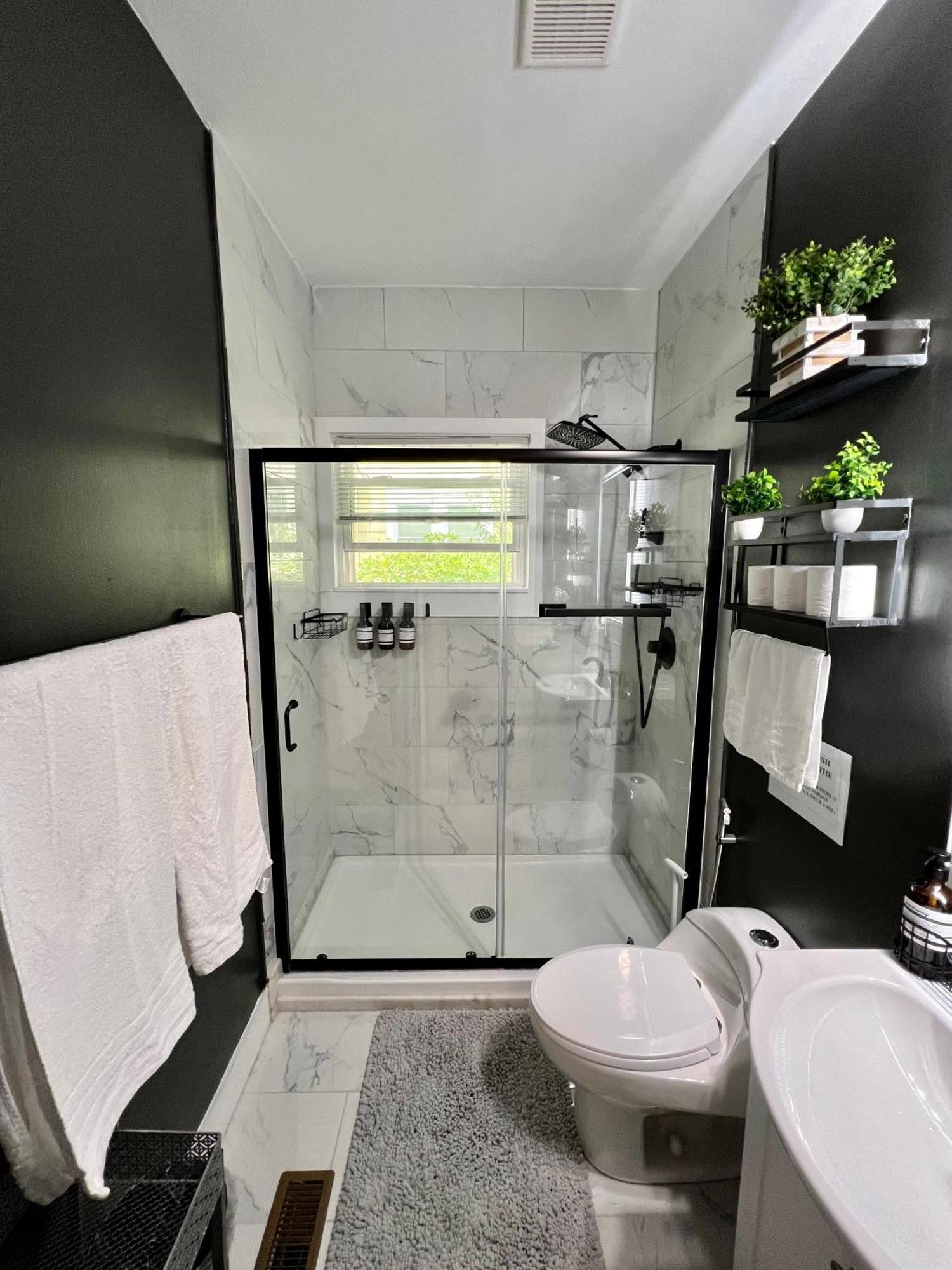Charming 2br 2ba 10 Min Dt Airport By Lsp Homes Ferienhaus *
