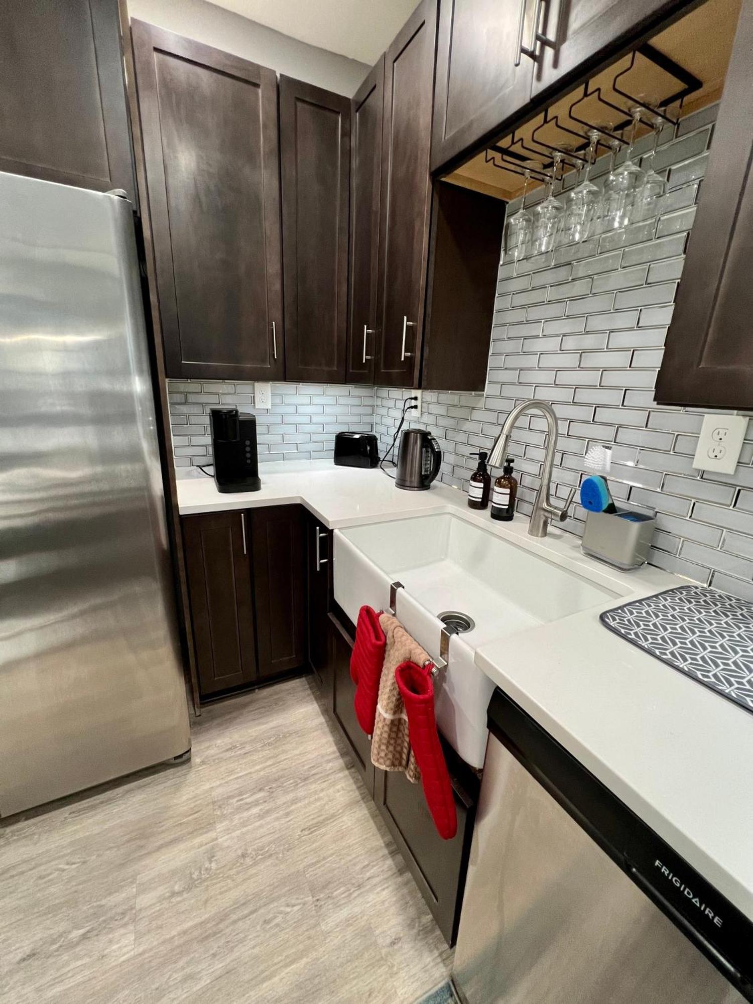 Charming 2br 2ba 10 Min Dt Airport By Lsp Homes Ferienhaus *
