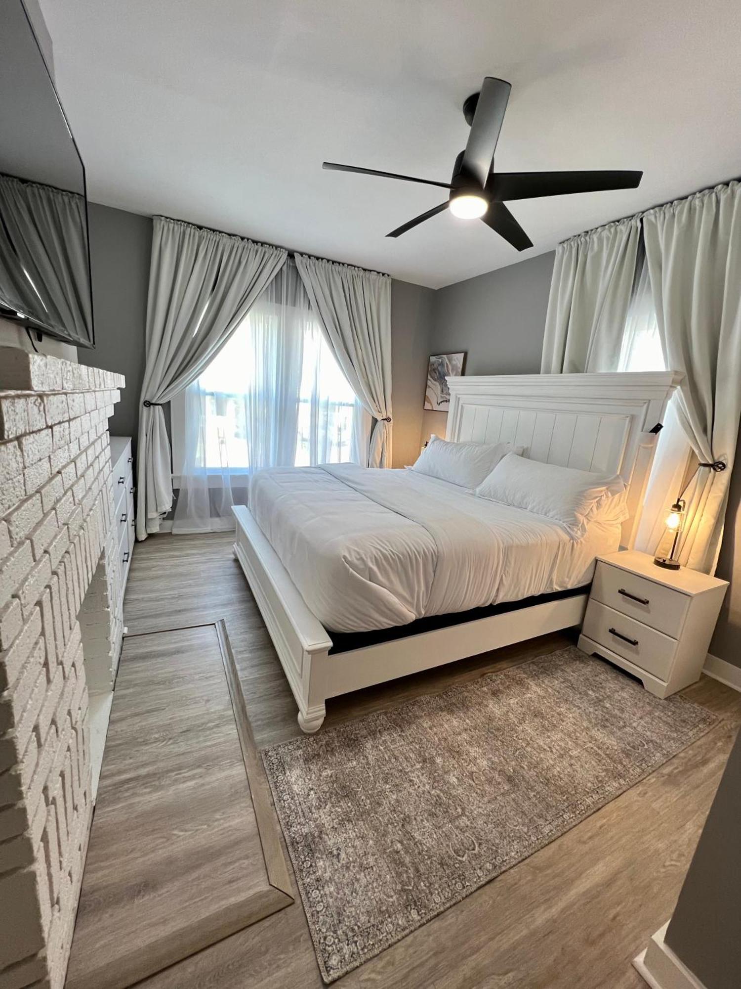 Charming 2br 2ba 10 Min Dt Airport By Lsp Homes Ferienhaus