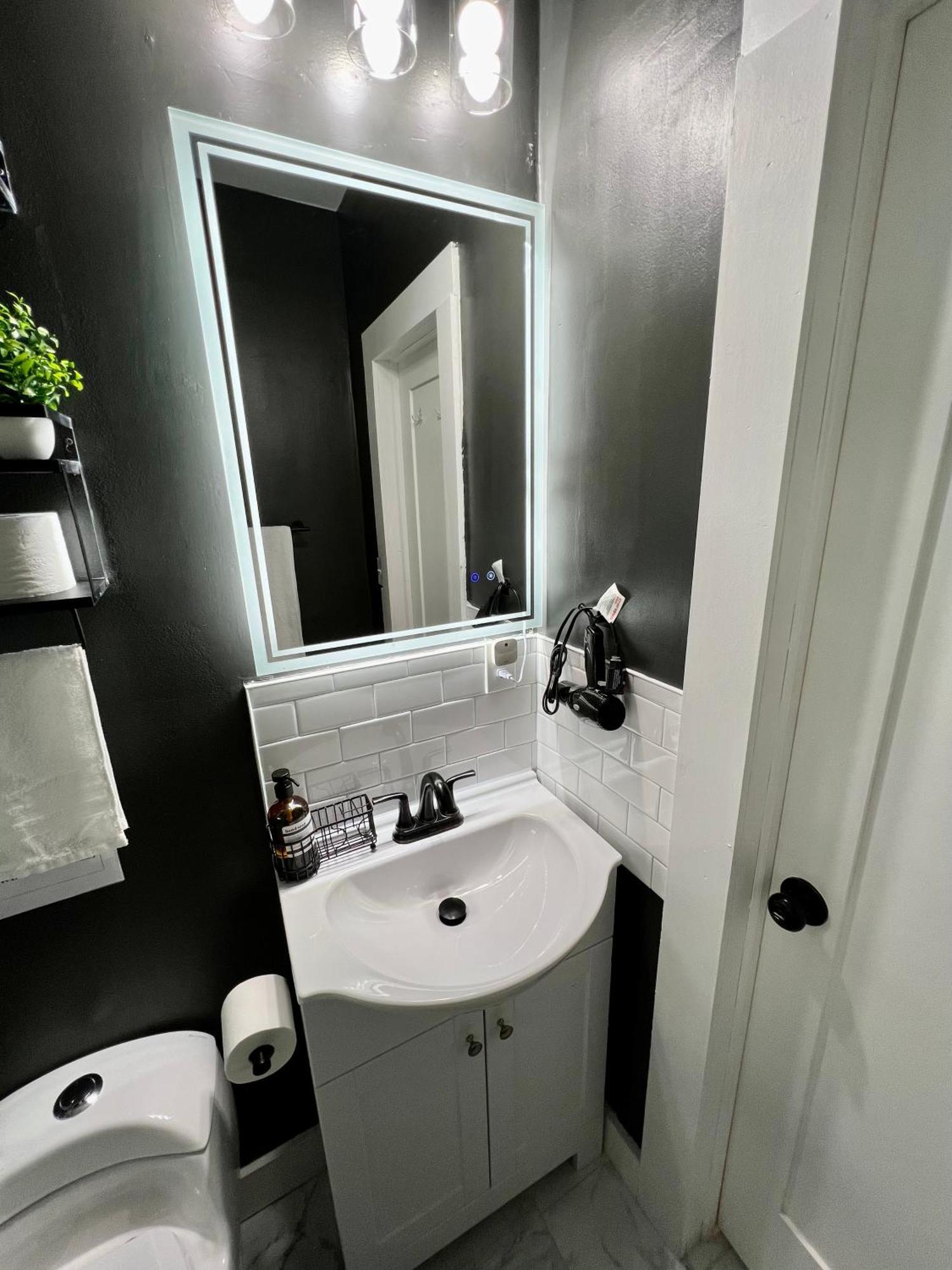 Charming 2br 2ba 10 Min Dt Airport By Lsp Homes